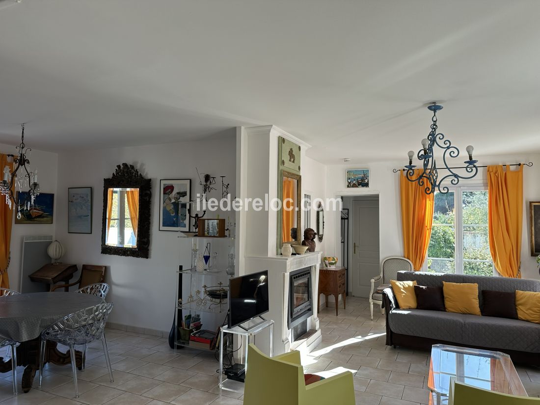 Photo 8: An accomodation located in Sainte-Marie-de-R&eacute; on ile de R&eacute;.