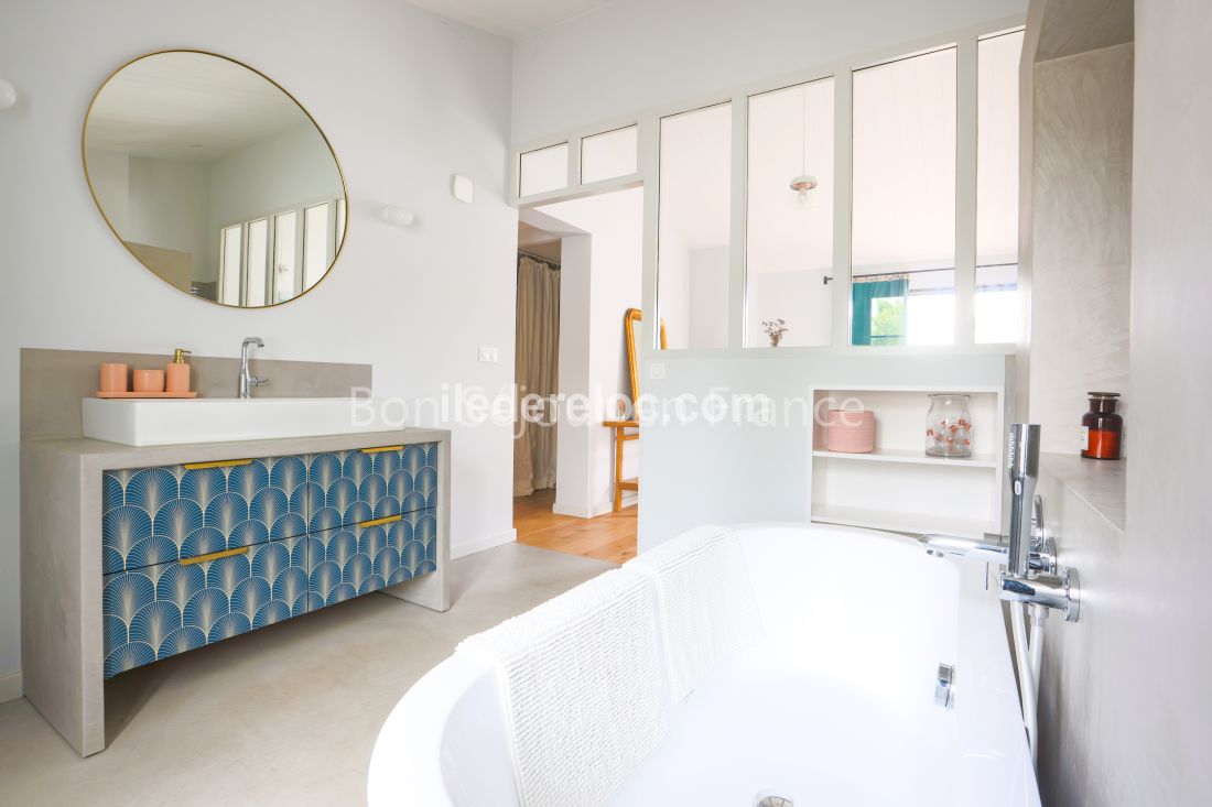 Photo 21: An accomodation located in La Couarde-sur-mer on ile de Ré.
