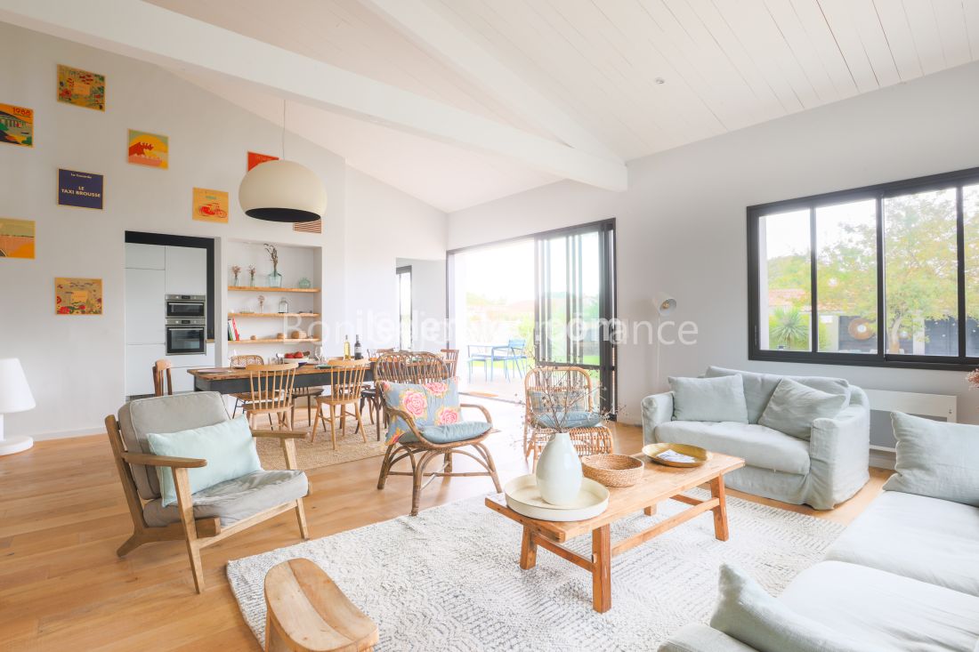 Photo 11: An accomodation located in La Couarde-sur-mer on ile de Ré.