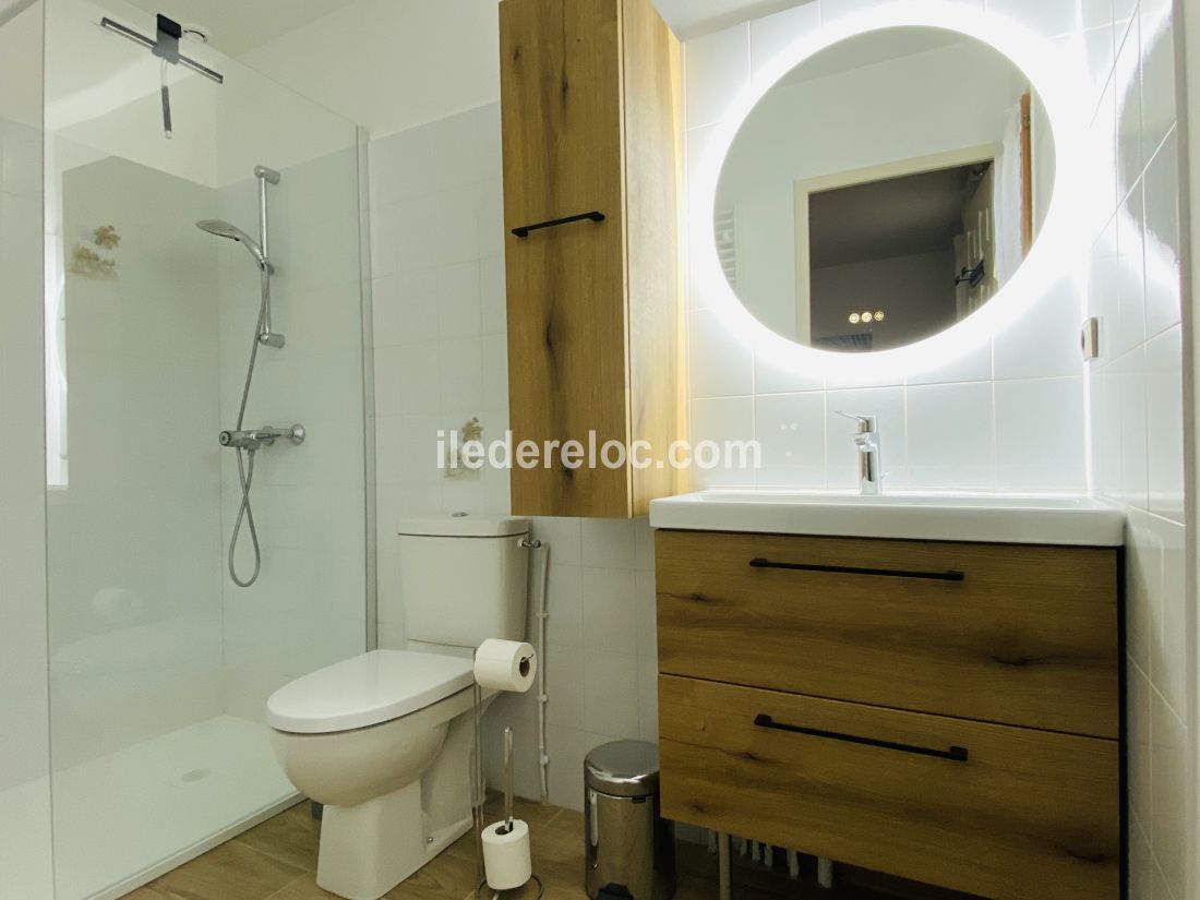 Photo 13: An accomodation located in La Flotte-en-R&eacute; on ile de R&eacute;.