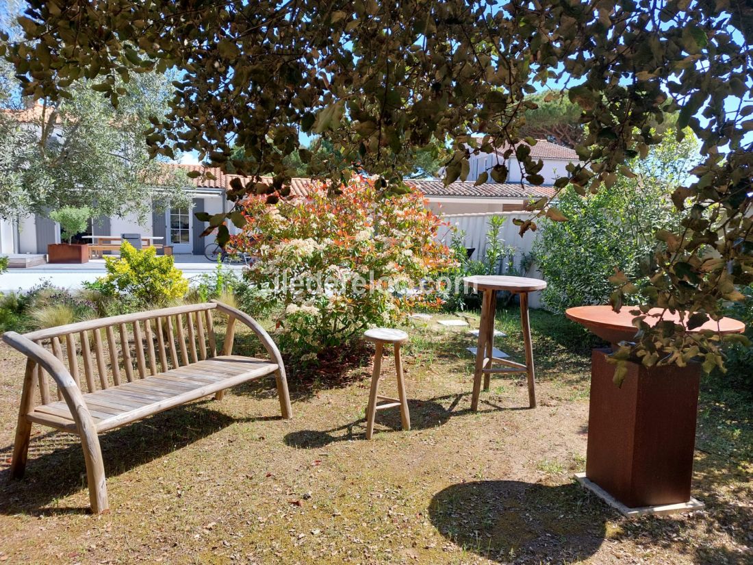 Photo 11: An accomodation located in La Couarde-sur-mer on ile de Ré.