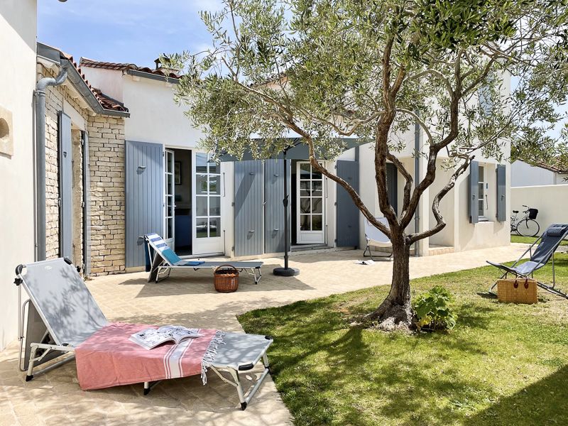 Photo 17: An accomodation located in La Couarde-sur-mer on ile de Ré.