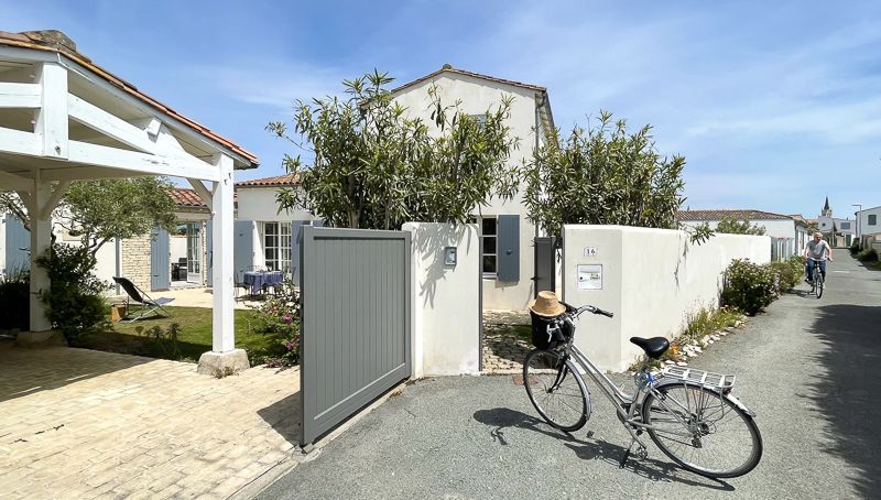 Photo 21: An accomodation located in La Couarde-sur-mer on ile de Ré.