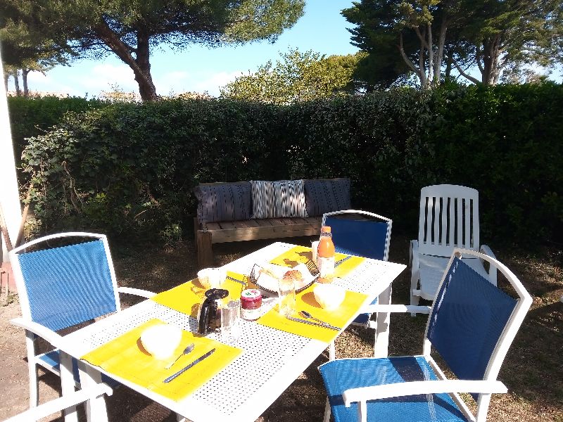 Photo 10: An accomodation located in La Flotte-en-Ré on ile de Ré.