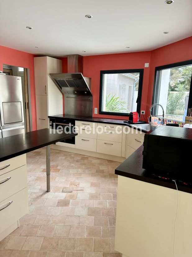 Photo 15: An accomodation located in La Couarde-sur-mer on ile de R&eacute;.