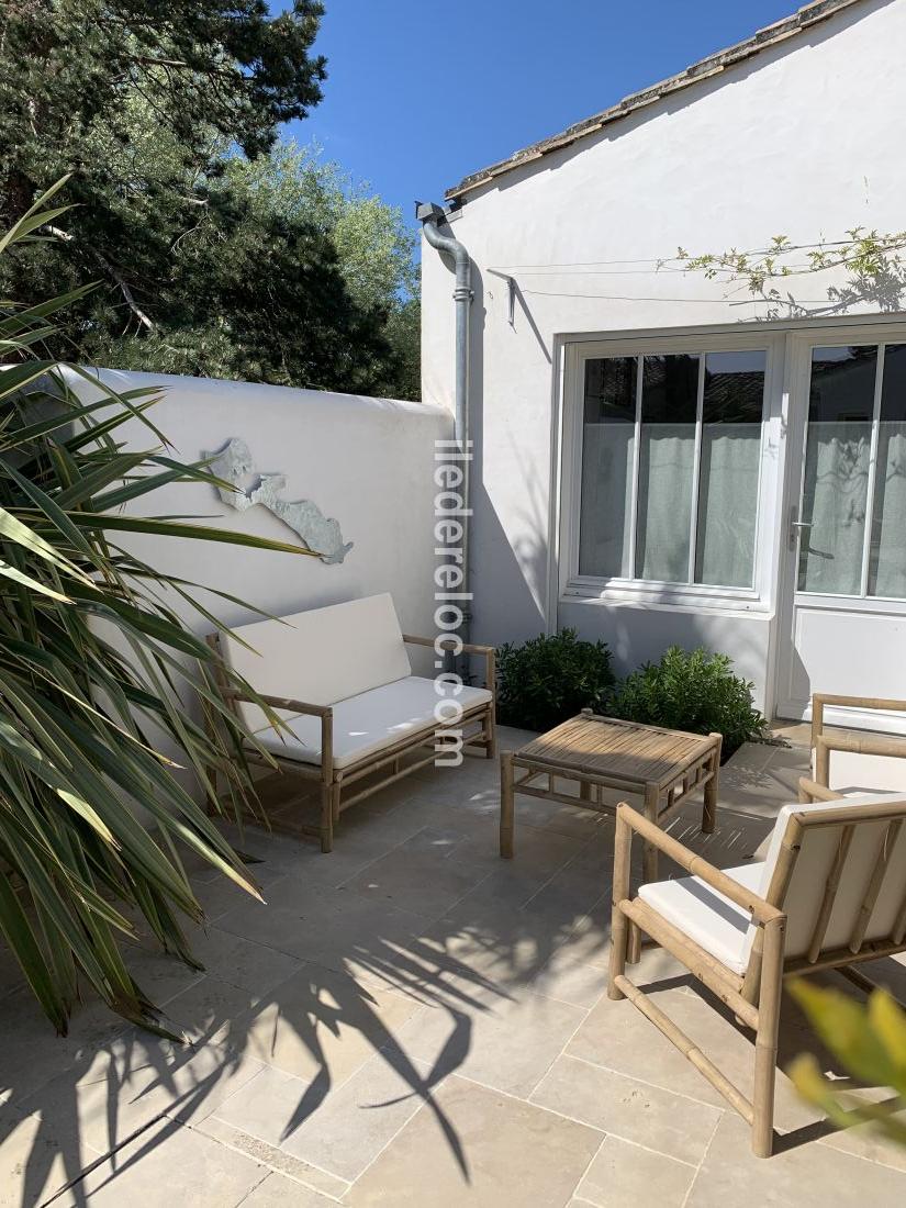 Photo 7: An accomodation located in La Couarde-sur-mer on ile de R&eacute;.