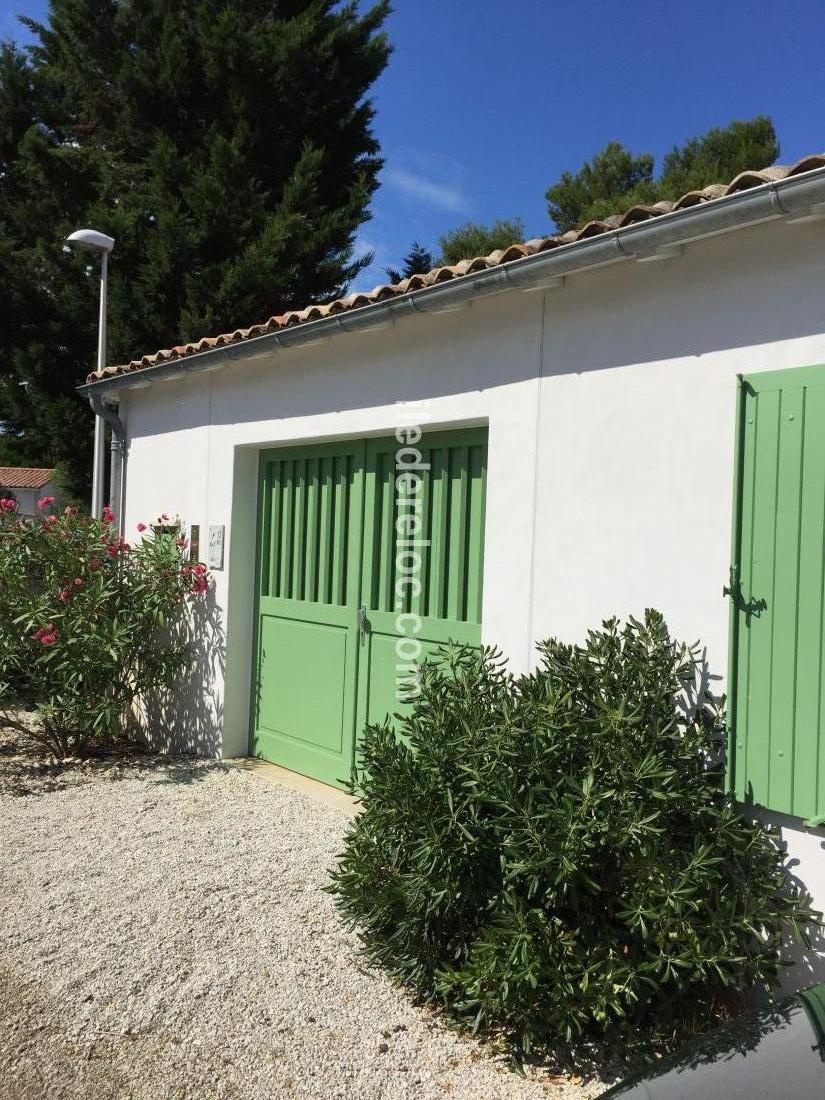 Photo 37: An accomodation located in La Couarde-sur-mer on ile de Ré.