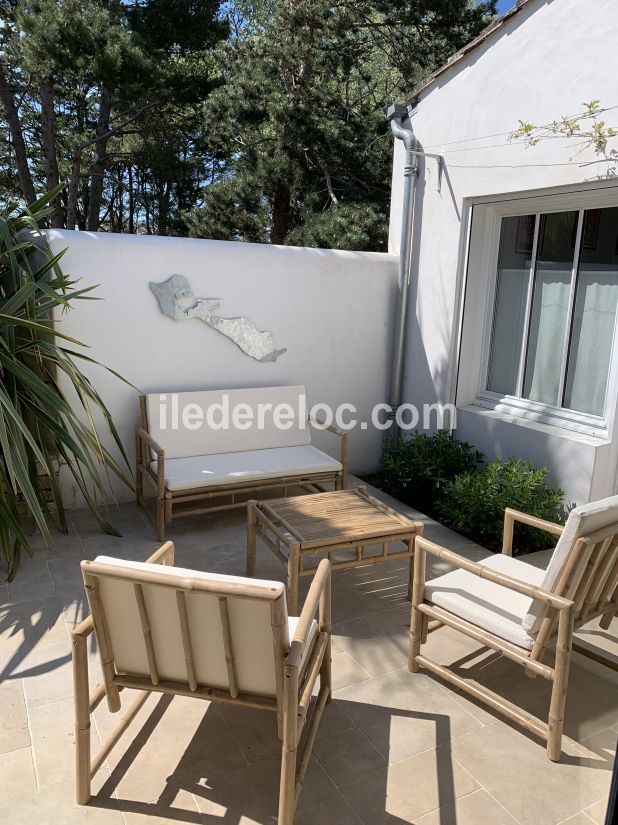 Photo 6: An accomodation located in La Couarde-sur-mer on ile de R&eacute;.