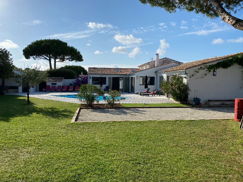 Photo 15: An accomodation located in La Couarde-sur-mer on ile de Ré.