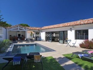 Ile de Ré:Single storey villa with heated swimming pool