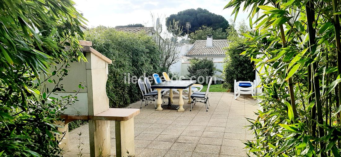 Photo 4: An accomodation located in La Flotte-en-R&eacute; on ile de R&eacute;.