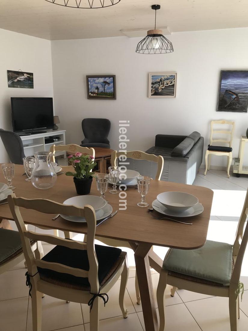 Photo 5: An accomodation located in Le Bois-Plage-en-Ré on ile de Ré.