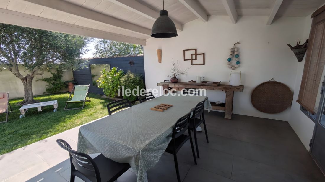 Photo 4: An accomodation located in La Couarde-sur-mer on ile de R&eacute;.