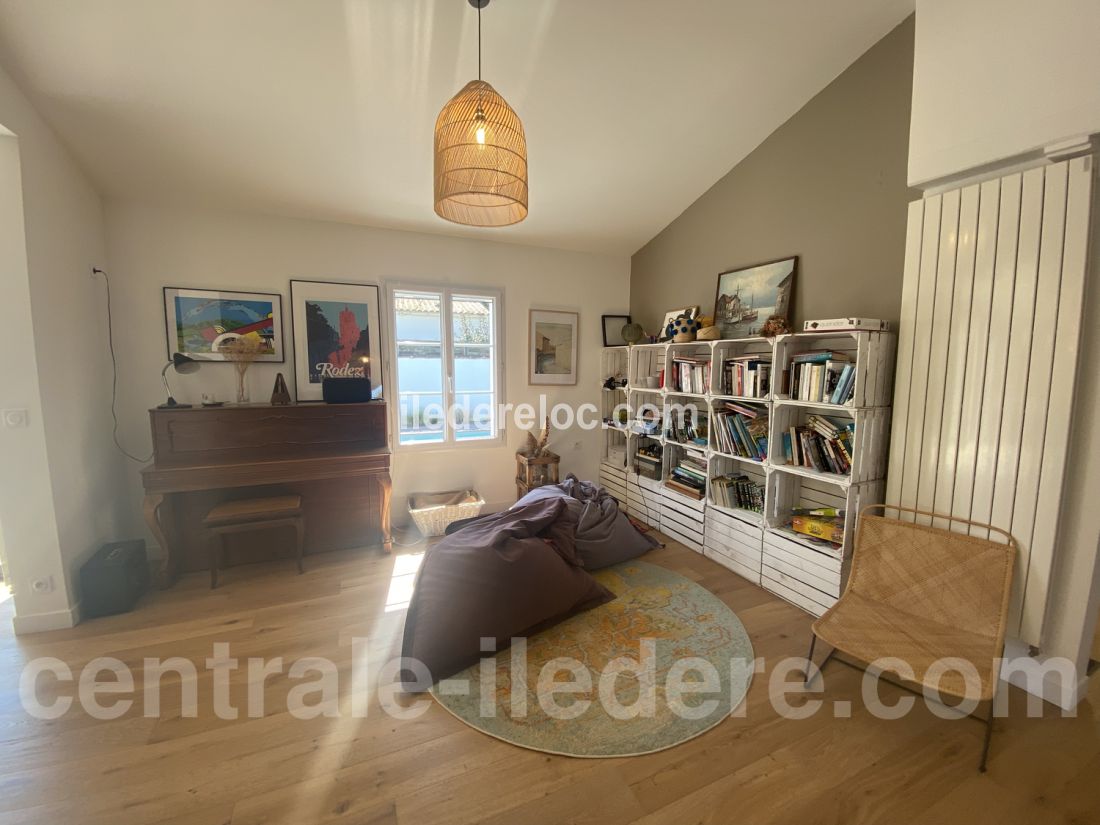 Photo 12: An accomodation located in La Couarde-sur-mer on ile de Ré.