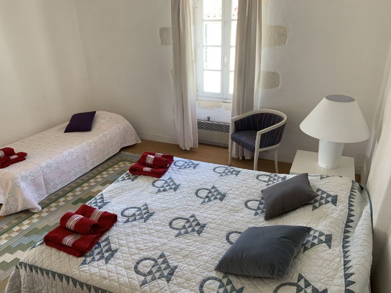 Photo 8: An accomodation located in La Couarde-sur-mer on ile de R&eacute;.
