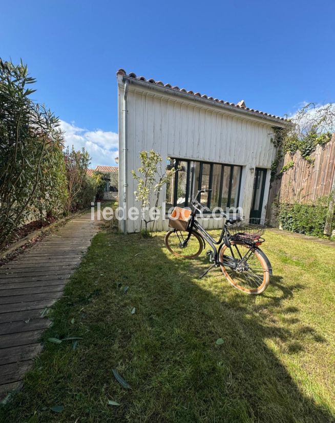 Photo 9: An accomodation located in La Couarde-sur-mer on ile de R&eacute;.
