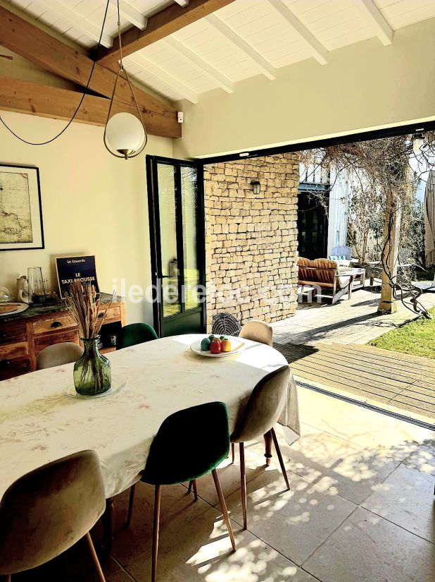 Photo 15: An accomodation located in La Couarde-sur-mer on ile de R&eacute;.