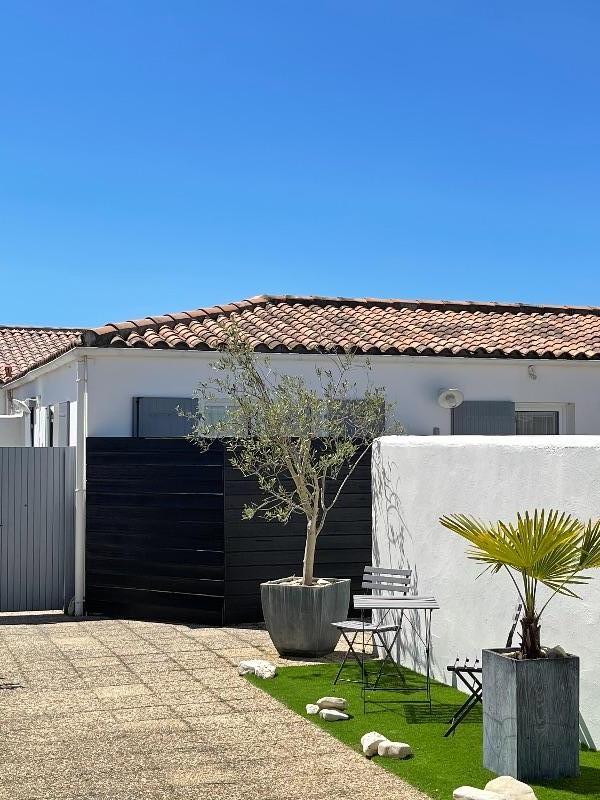 Photo 6: An accomodation located in La Flotte-en-Ré on ile de Ré.