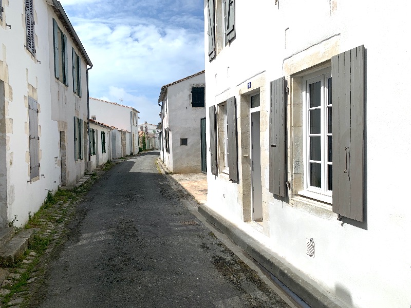 Photo 11: An accomodation located in La Couarde-sur-mer on ile de Ré.