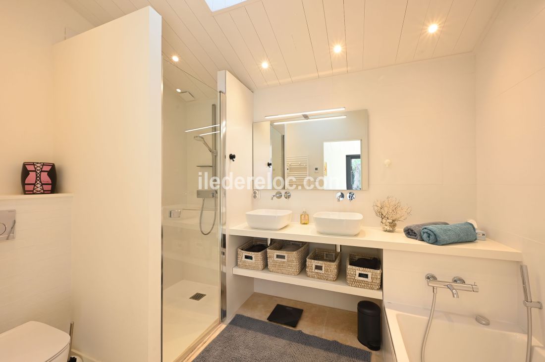 Photo 11: An accomodation located in La Couarde-sur-mer on ile de Ré.