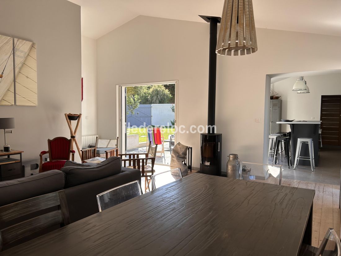 Photo 5: An accomodation located in Le Bois-Plage-en-R&eacute; on ile de R&eacute;.