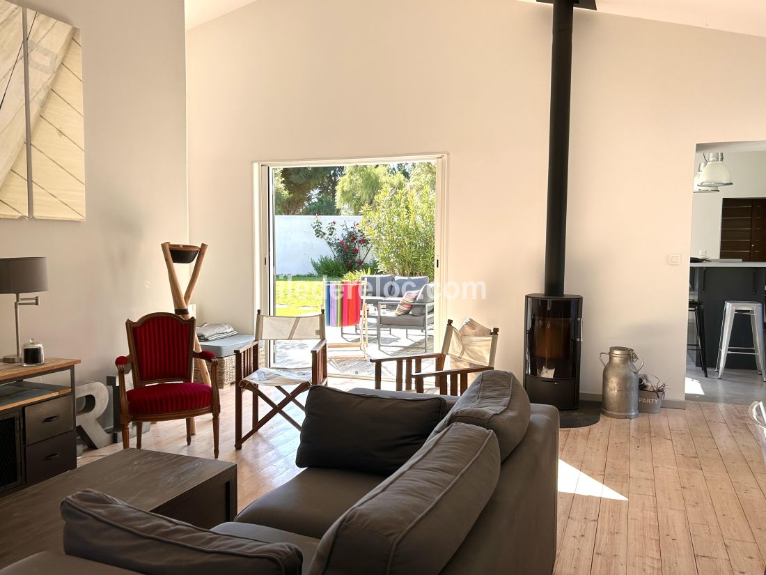Photo 4: An accomodation located in Le Bois-Plage-en-R&eacute; on ile de R&eacute;.