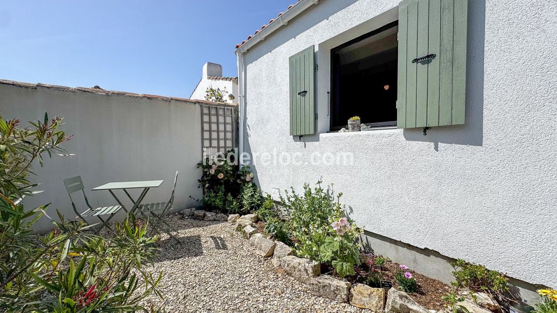 Photo 6: An accomodation located in Sainte-Marie-de-R&eacute; on ile de R&eacute;.