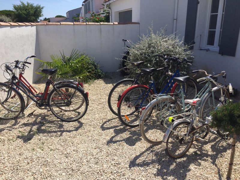 Photo 12: An accomodation located in La Couarde-sur-mer on ile de Ré.