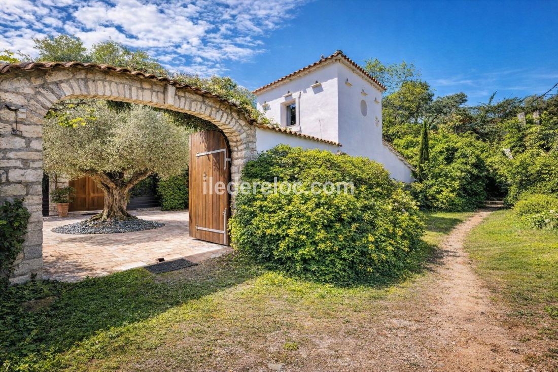 Photo 9: An accomodation located in Le Bois-Plage-en-R&eacute; on ile de R&eacute;.