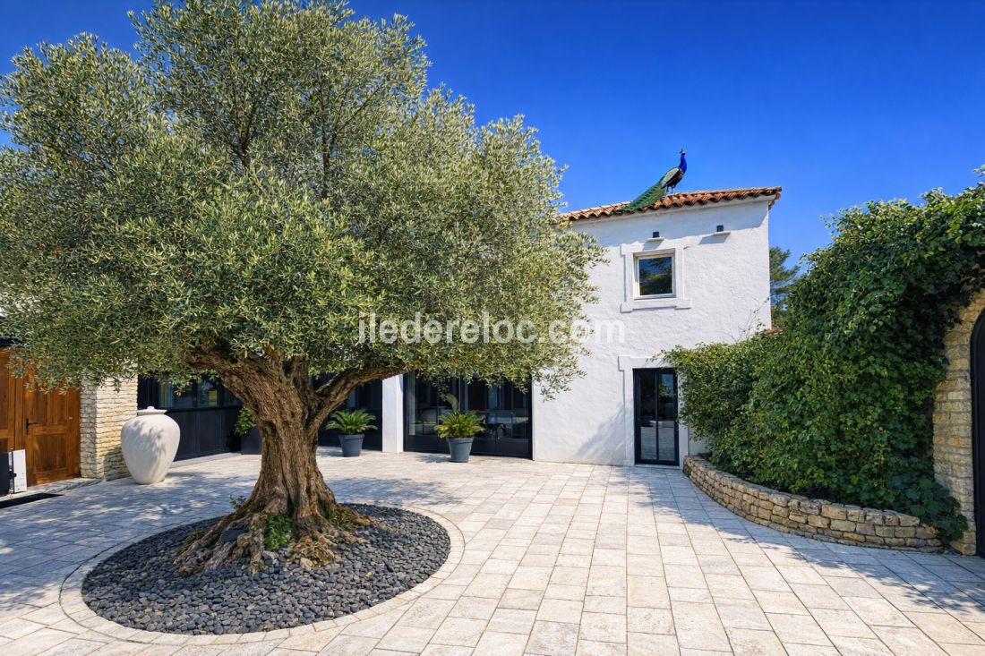 Photo 11: An accomodation located in Le Bois-Plage-en-R&eacute; on ile de R&eacute;.