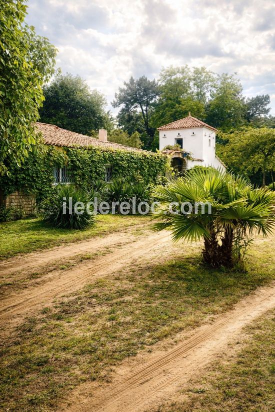 Photo 4: An accomodation located in Le Bois-Plage-en-R&eacute; on ile de R&eacute;.