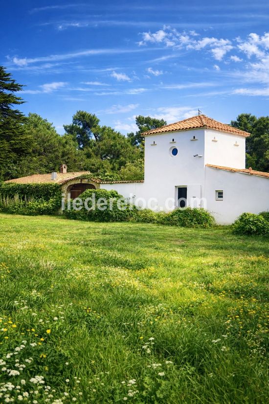 Photo 5: An accomodation located in Le Bois-Plage-en-R&eacute; on ile de R&eacute;.