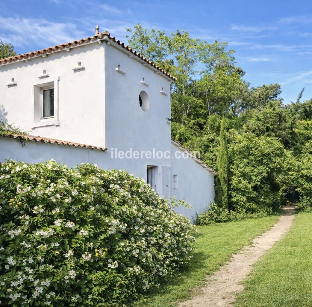 Photo 6: An accomodation located in Le Bois-Plage-en-R&eacute; on ile de R&eacute;.