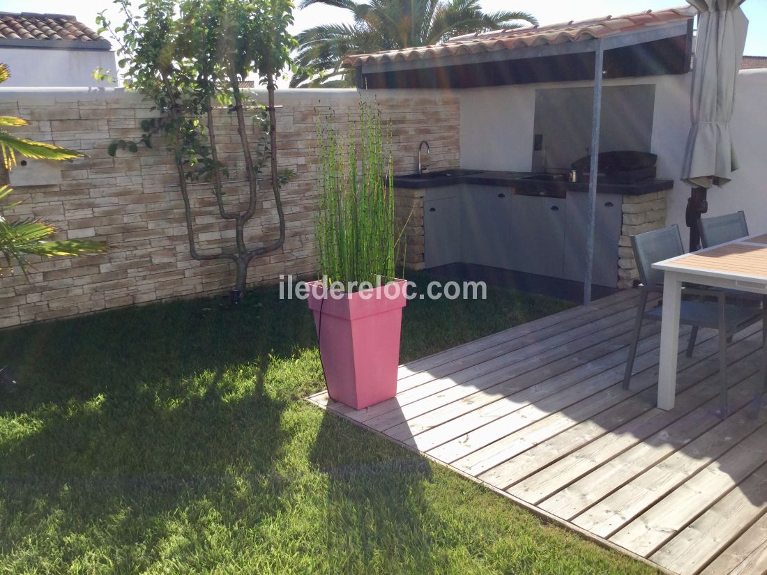Photo 4: An accomodation located in Le Bois-Plage-en-R&eacute; on ile de R&eacute;.