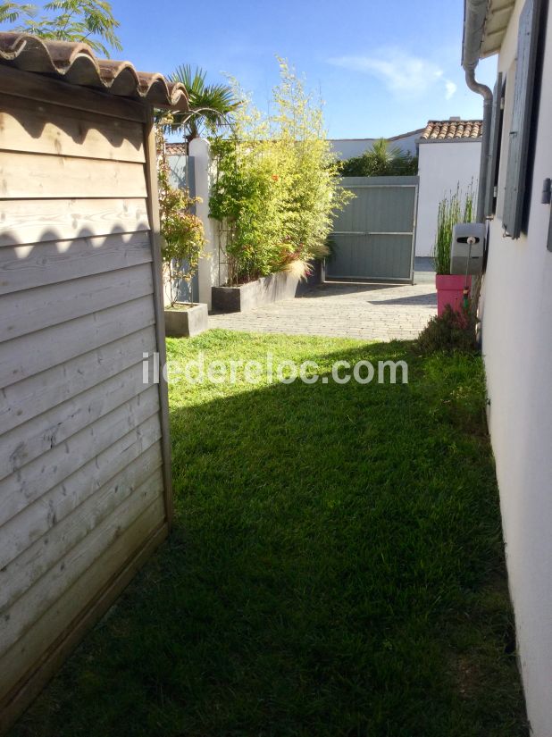 Photo 8: An accomodation located in Le Bois-Plage-en-R&eacute; on ile de R&eacute;.