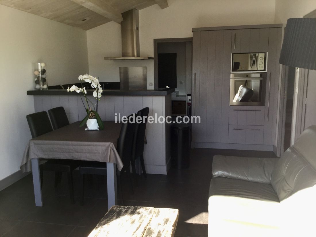 Photo 11: An accomodation located in Le Bois-Plage-en-R&eacute; on ile de R&eacute;.