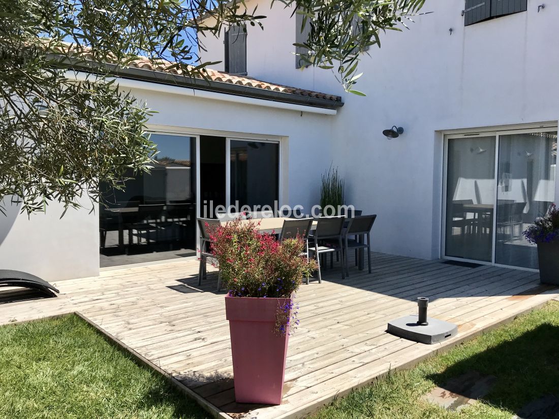 Photo 8: An accomodation located in Le Bois-Plage-en-Ré on ile de Ré.