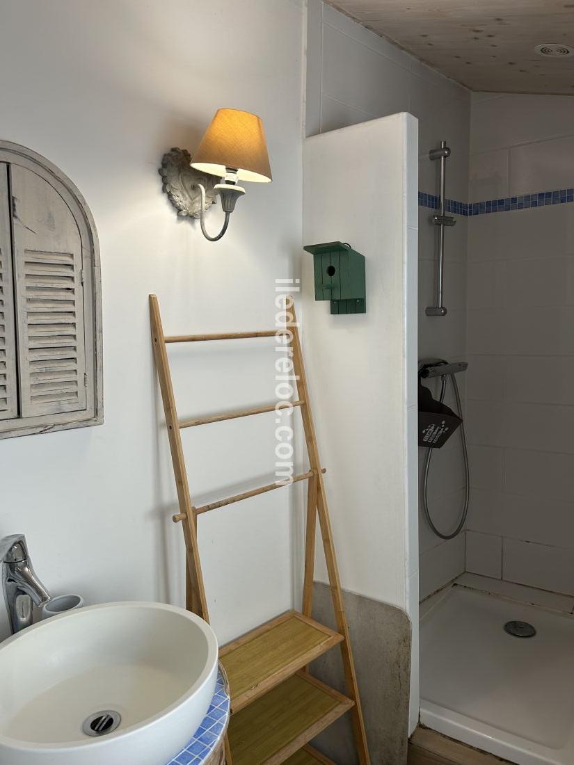 Photo 13: An accomodation located in La Flotte-en-R&eacute; on ile de R&eacute;.