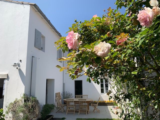 Photo 20: An accomodation located in La Couarde-sur-mer on ile de Ré.