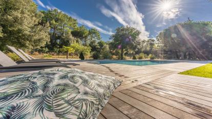 Ile de Ré:Beautiful villa in the woods with swimming pool for 10 people at bois plage
