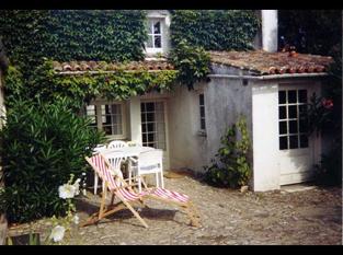 ile de ré Renovated country house with garden not overlooked