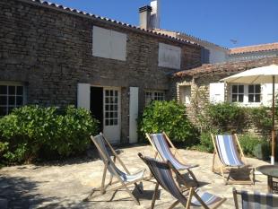 Ile de Ré:Charming family home in the center of the village