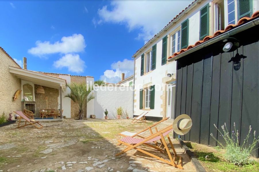 Photo 4: An accomodation located in Sainte-Marie-de-Ré on ile de Ré.