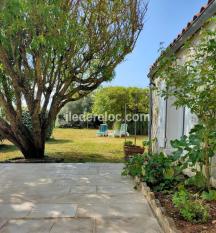 Ile de Ré:Large, comfortable, quiet and isolated house 150m from the beach