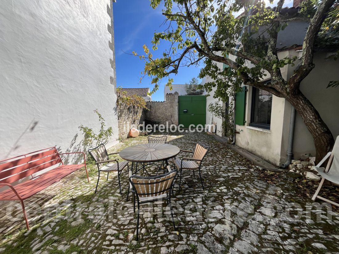 Photo 5: An accomodation located in Sainte-Marie-de-R&eacute; on ile de R&eacute;.