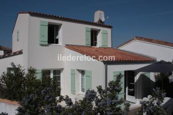Ile de Ré:Comfortable and bright house, quiet with enclosed garden