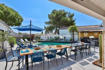 ile de ré Villa majorelle between the beach and the heart of the village with heated swimm