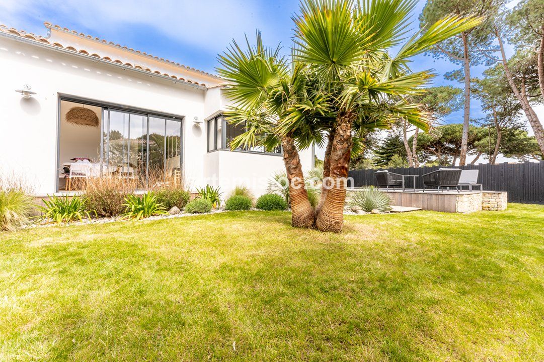 Photo 6: An accomodation located in La Couarde-sur-mer on ile de Ré.