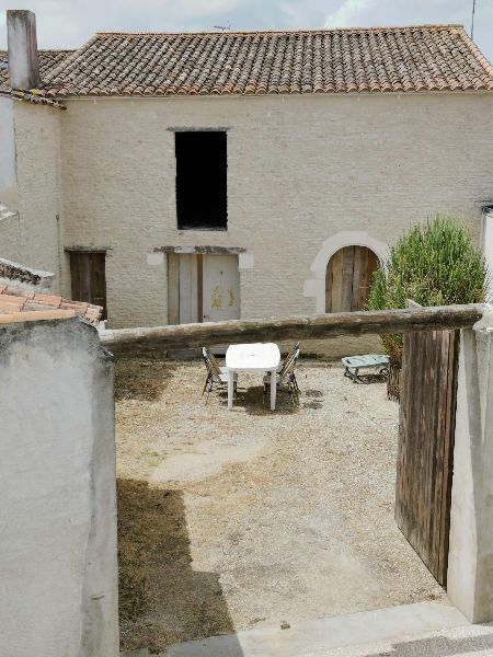 Photo 17: An accomodation located in La Couarde-sur-mer on ile de Ré.