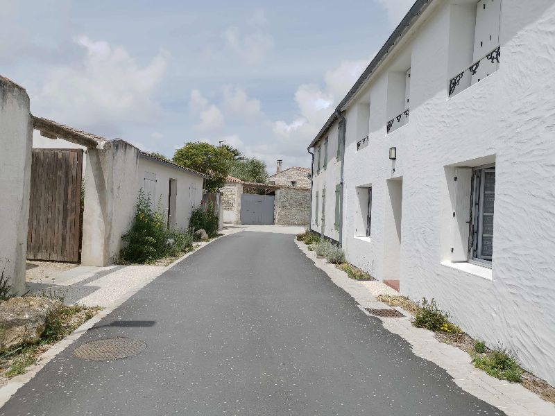 Photo 16: An accomodation located in La Couarde-sur-mer on ile de Ré.